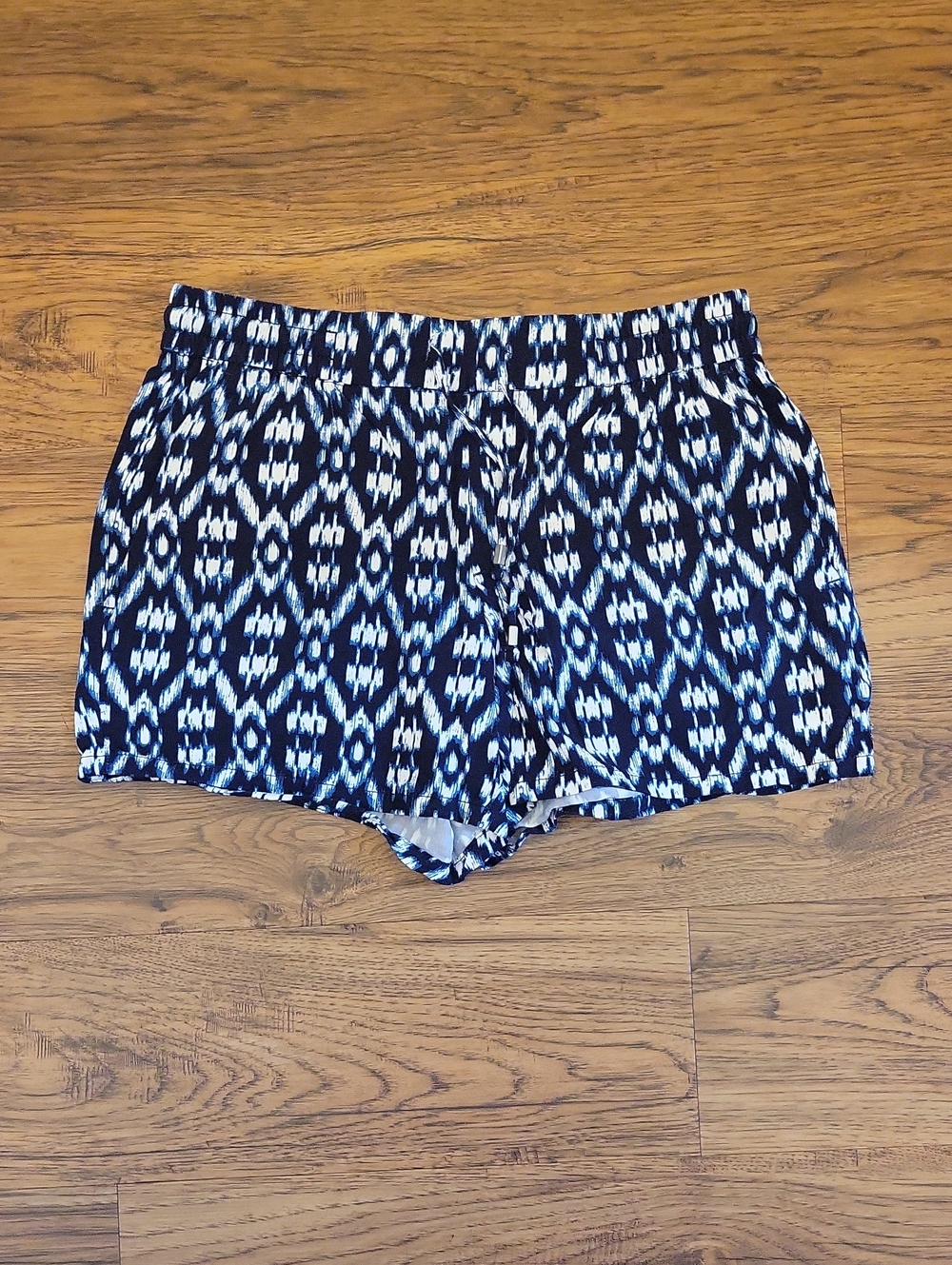 Old Navy Navy and White Elastic Waist Shorts